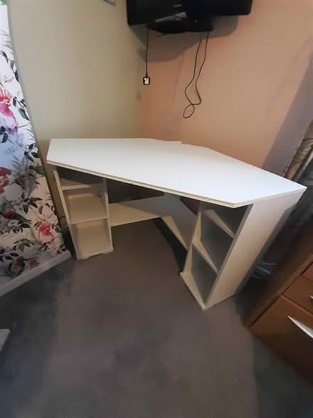 Photo of free Ikea desk (Gl1.) #4