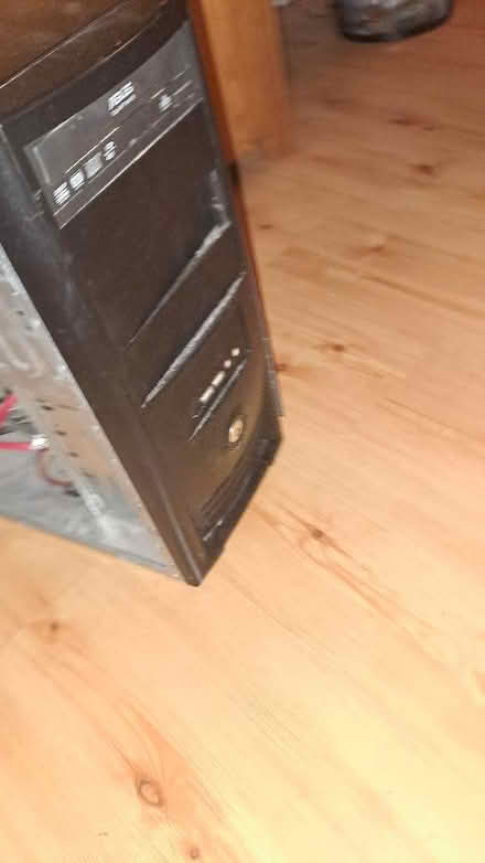 Photo of free Very old computer case and some of the insides (Dodleston CH4) #2