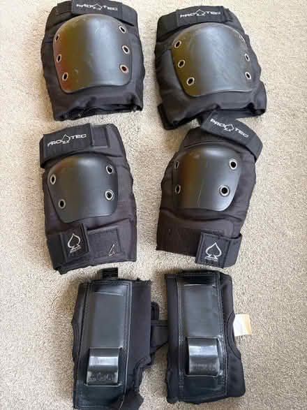 Photo of free Skateboarding helmet / limb protection (Saint George's CO2) #2