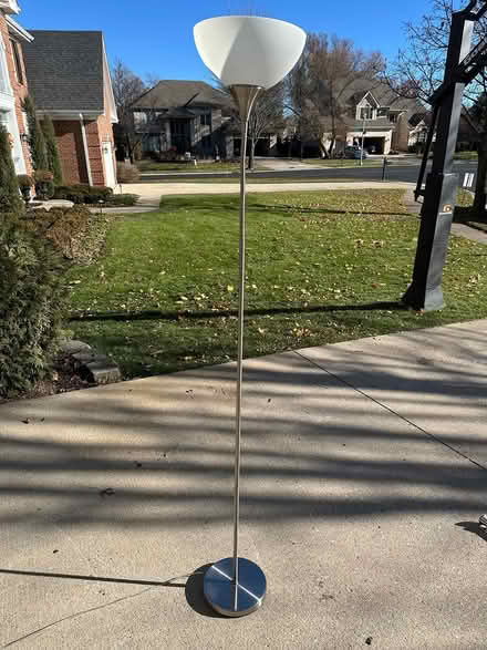Photo of free 6ft floor lamp (Unincorporated north Wheaton) #2