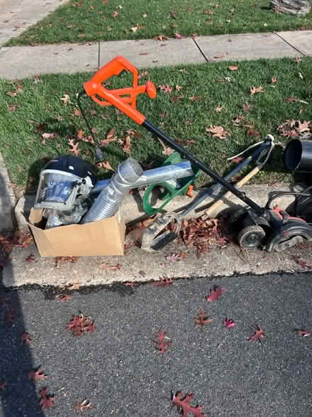 Photo of free Curb Alert Various garden and tile (6127 Roxbury Ave Springfield) #2