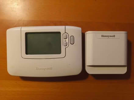 Photo of free Honeywell CM907 wired thermostat and remote temp sensor (Penicuik EH26) #1