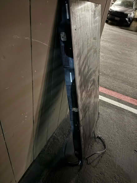 Photo of free Hisense LED LCD flat screen TV (Valencia Avenue, Sunnyvale) #2