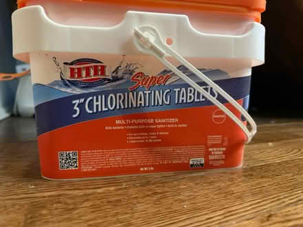 Photo of free 3” chlorinating tablets for pool (Livonia) #1