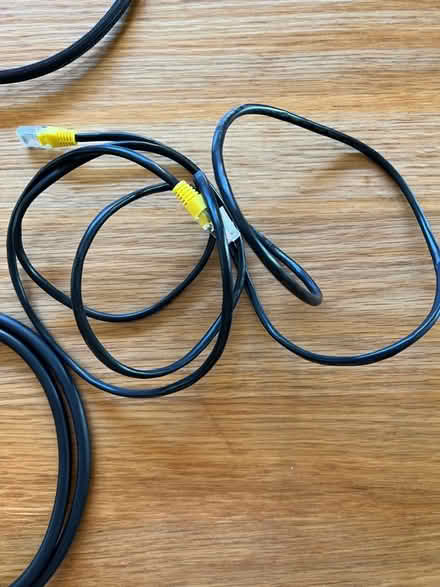 Photo of free Various connectors and cables (Knotty Green HP9) #1