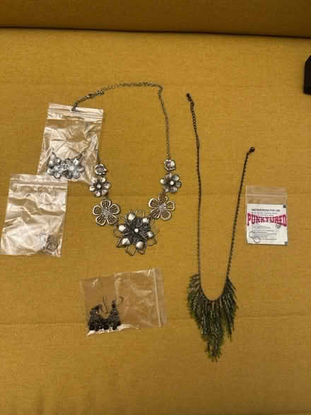 Photo of free Miscellaneous jewellery (OX3 8TG) #1