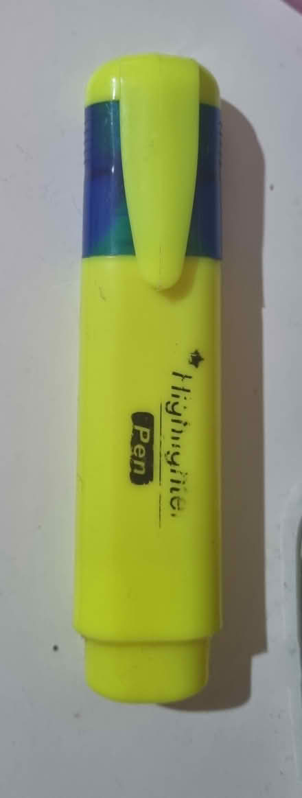 Photo of free Highlighter Pen (Levenshulme M19) #1