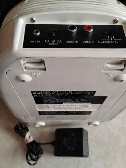 Photo of free AM/FM Radio (old technology) (Newark) #4