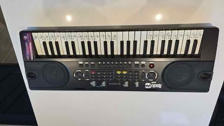 Photo of free Keyboard (Sunningdale SL5) #1