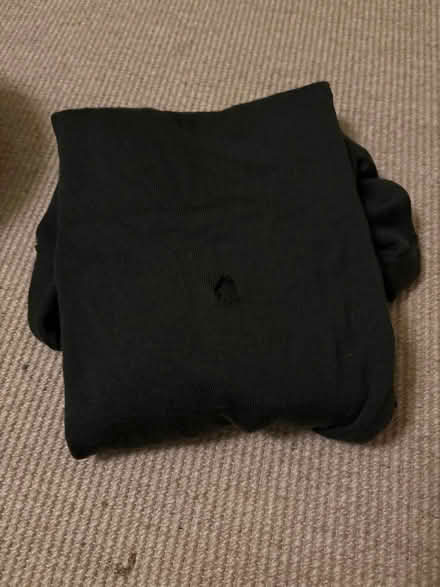 Photo of free Uniqlo men’s sweater with hole (E9) #2