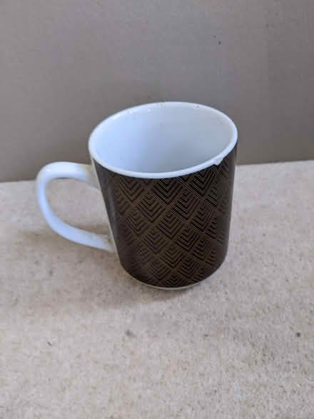 Photo of free Black and gold cup - cracked (Hastings TN34) #1