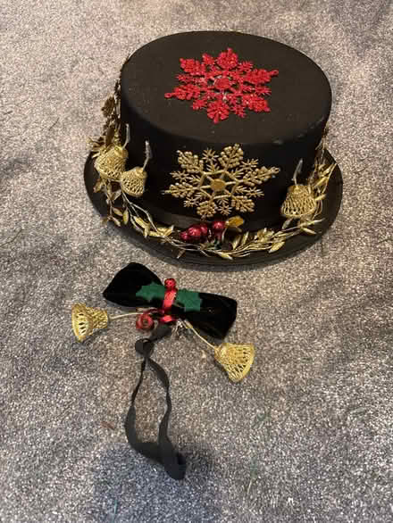 Photo of free festive top hat and bow tie (UpperHale GU9) #1