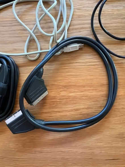 Photo of free Various connectors and cables (Knotty Green HP9) #2