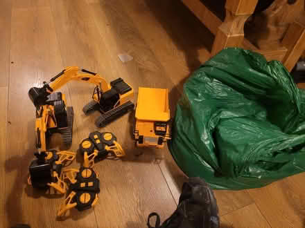 Photo of free Small excavators dumper and sand (Scarlett avenue HP22) #1