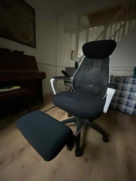 Photo of free elecwish chair (Croydon CR0) #1