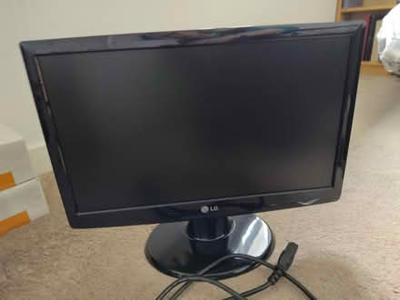 Photo of free Monitor c18inch (Neilston) #1