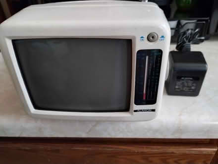 Photo of free AM/FM Radio (old technology) (Newark) #1