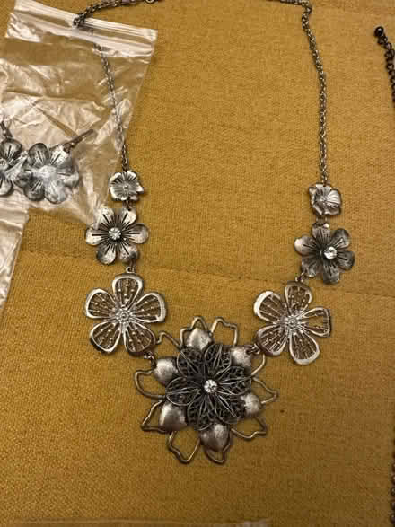 Photo of free Miscellaneous jewellery (OX3 8TG) #2