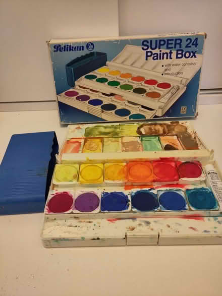 Photo of free Poster paint boxes. (Berkhamsted HP4) #2