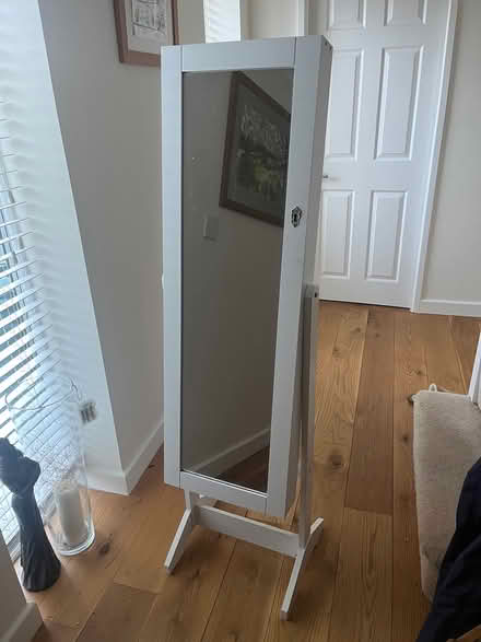 Photo of free Mirrored jewellery case (SK13) #1