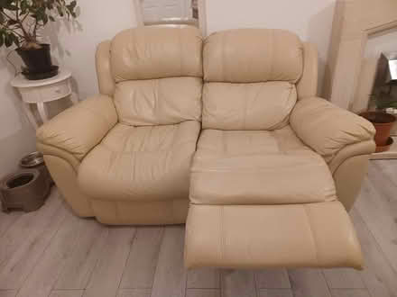Photo of free Cream leather sofa (Broxbourne EN10) #1