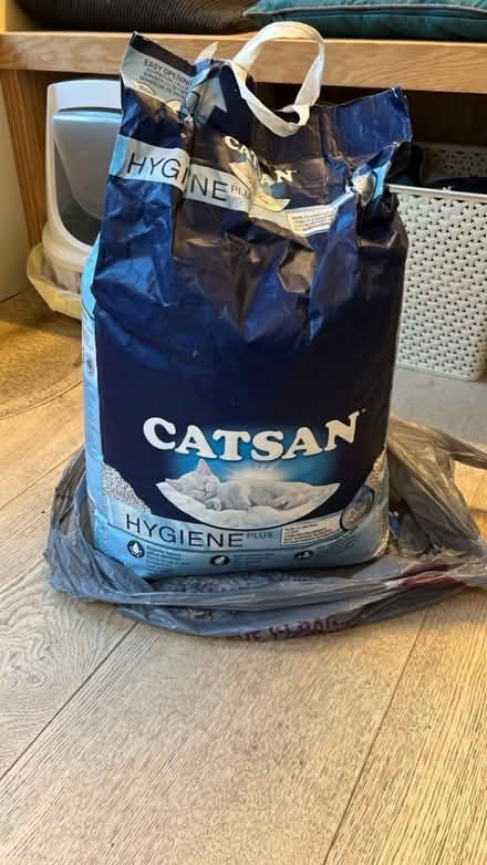 Photo of free Non-clumping cat litter (Tufnell Park NW5) #1