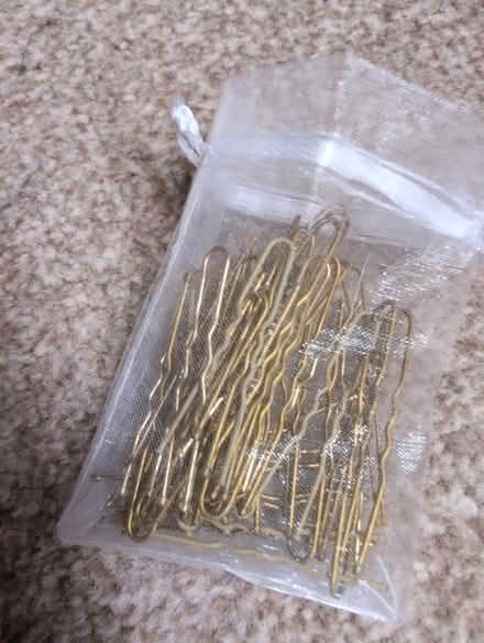 Photo of free Assorted girls hair accessories (HR1) #3