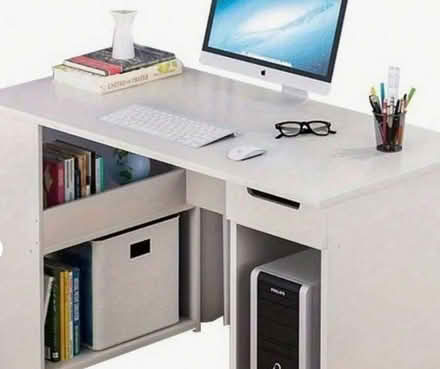 Photo of a white table with shelfs (Maryfield DD3) #1