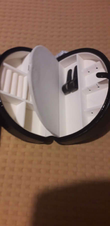 Photo of free jewellery box and make up bag (wyberton) #2
