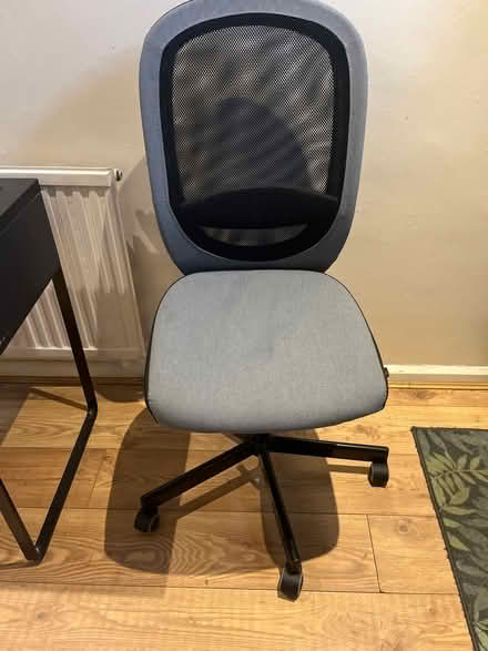 Photo of free Small desk and chair (Brentford) #3