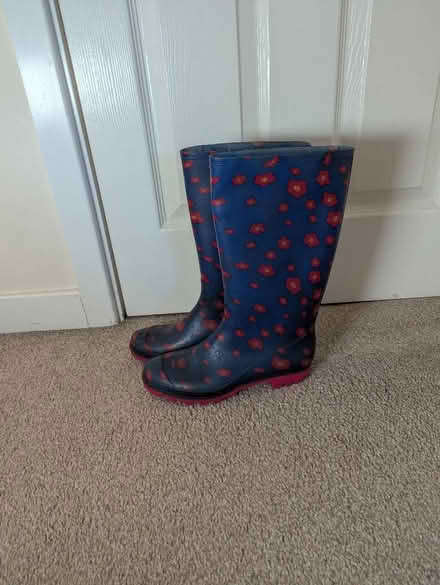 Photo of free Women's Wellies Size 6 (BS10) #4