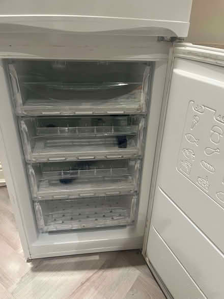 Photo of free Hotpoint fridge/freezer - in perfect working order (Wandsworth Common SW18) #3
