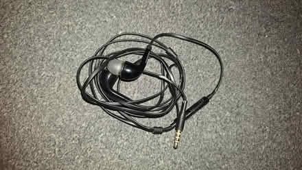 Photo of free Samsung wired headphones (West Croydon CR0) #1