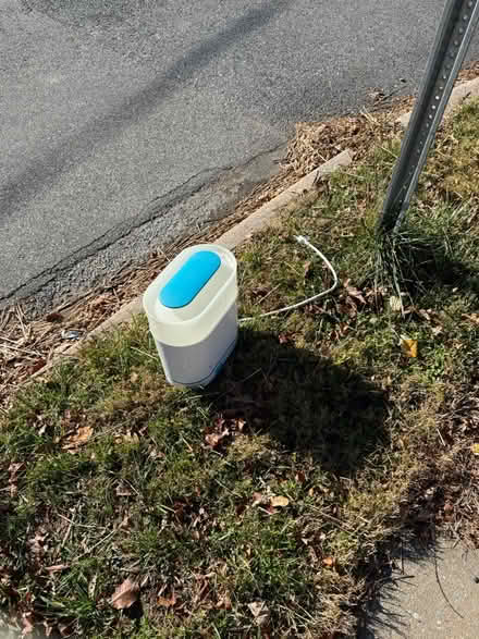 Photo of free curb alert - baby bottle distiller (near Rockville Town Center) #1
