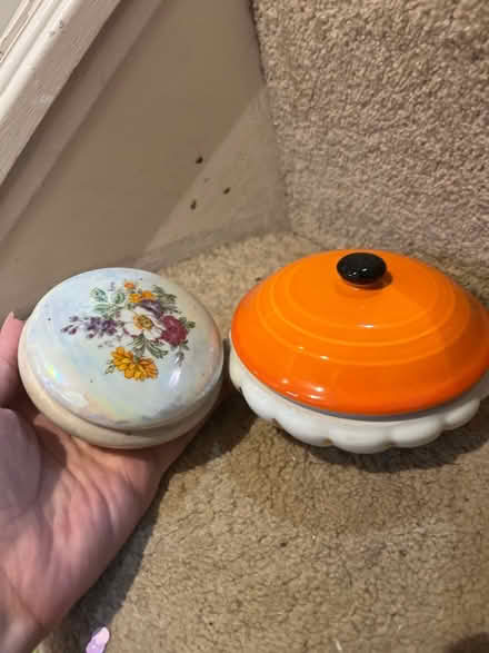 Photo of free 2 ceramic pots (Brentford) #2