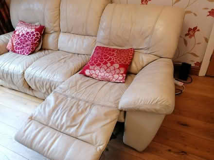 Photo of free Cream electric recliner settee (Hartwood Green PR7) #1