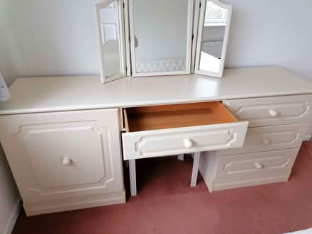 Photo of free Dressing Table and Mirror (MK45) #3