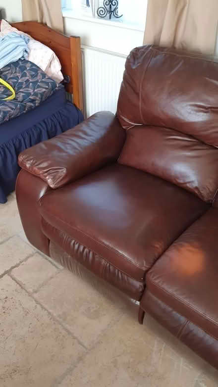 Photo of free Leather recliner sofa / settee (GL20 7AS) #3