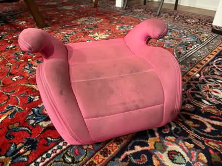 Photo of free Car booster seat (L5J2H2) #1