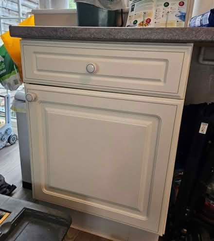 Photo of Kitchen cupboard doors in white (Welwyn Garden City AL7) #1