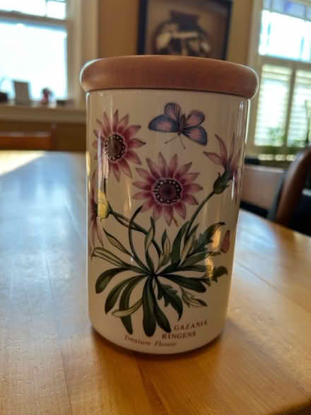 Photo of free 3 ceramic kitchen canisters (Huron Ave. Cambridge) #3