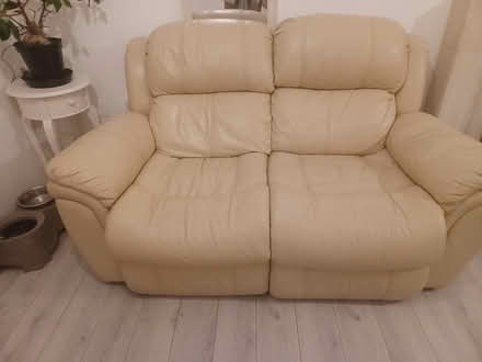 Photo of free Cream leather sofa (Broxbourne EN10) #2