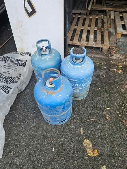 Photo of free 3 gas bottles (Shortlands) #1