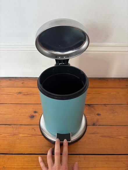 Photo of free 3l bathroom pedal bin (SE24) #2
