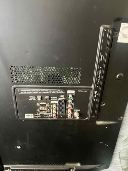 Photo of free TV 42inch NOT SMART (Hemel Hempstead HP1) #4