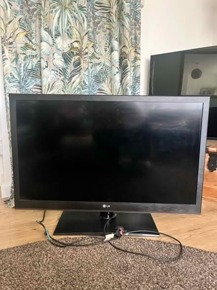 Photo of free TV 42inch NOT SMART (Hemel Hempstead HP1) #1