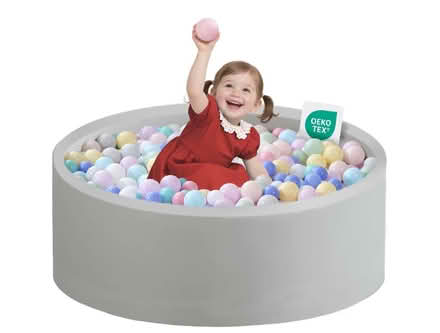 Photo of ball pit with balls (Arnold NG5) #1