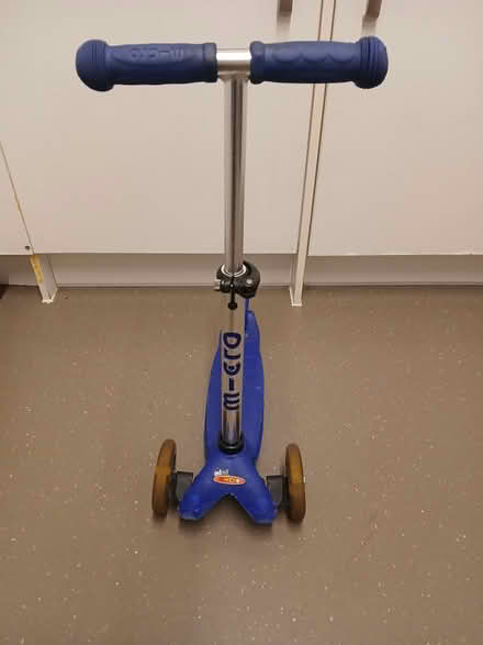 Photo of free blue scooter (Kennington) #1