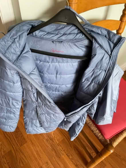 Photo of free Packable puffer jacket (Neyagawa river glen, oakville.) #3
