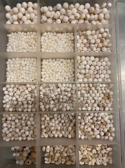 Photo of free cream beads / swirl beads (midtwn) #1